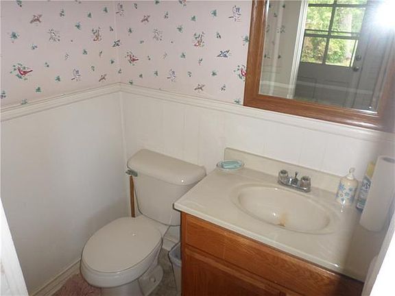 5th image of 1302 Columbia Ave