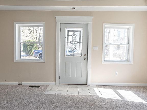 2nd image of 209 N Pearl St