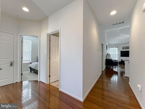 3rd image of 22252 Scott Cir