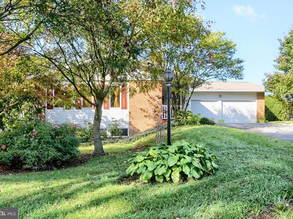 37 Arthur St, Hummelstown, PA 17036