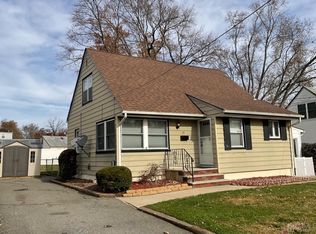 28 Old Stage Rd, East Brunswick, NJ 08816
