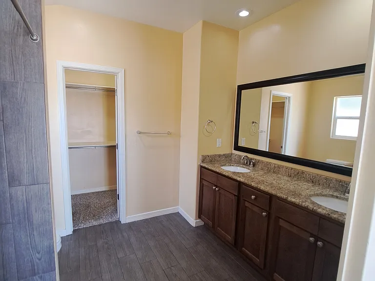 2225 Dakota Dr #D — Photo 11