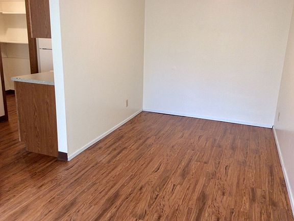 5th image of 223 13th Ave W APT 6