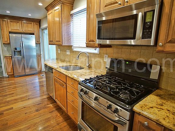 3rd image of 23 Lancaster Dr