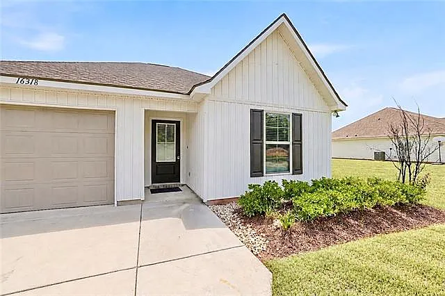 3 bed, 2.0 bath, 1283 sqft, $1,600 — Photo 2