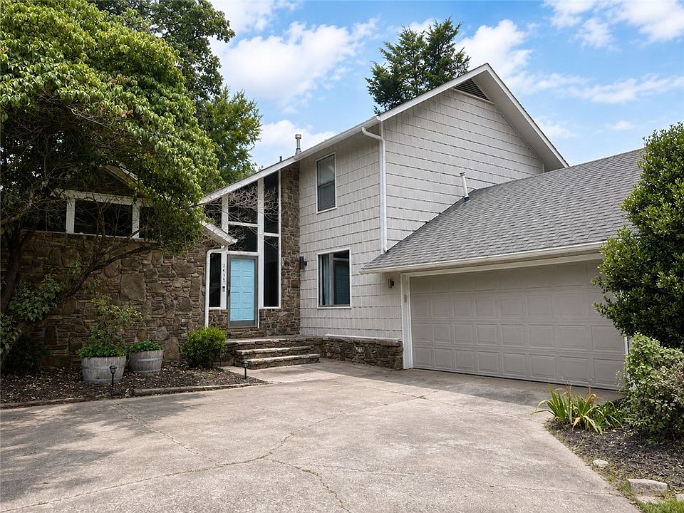 1st image of 2437 N Robin Rd