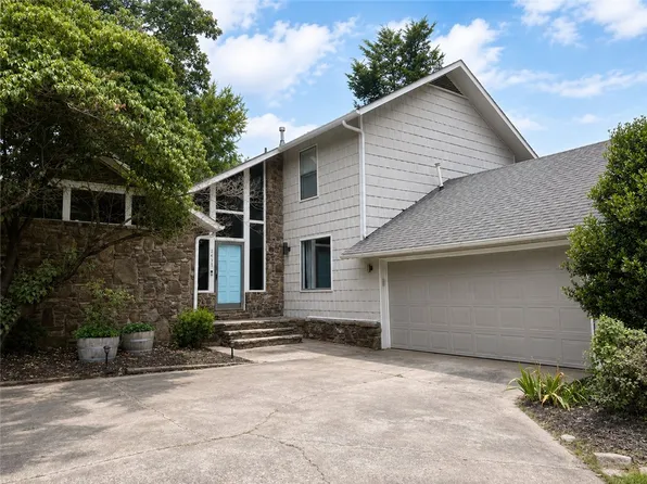 2437 N Robin Rd, Fayetteville, AR 72703