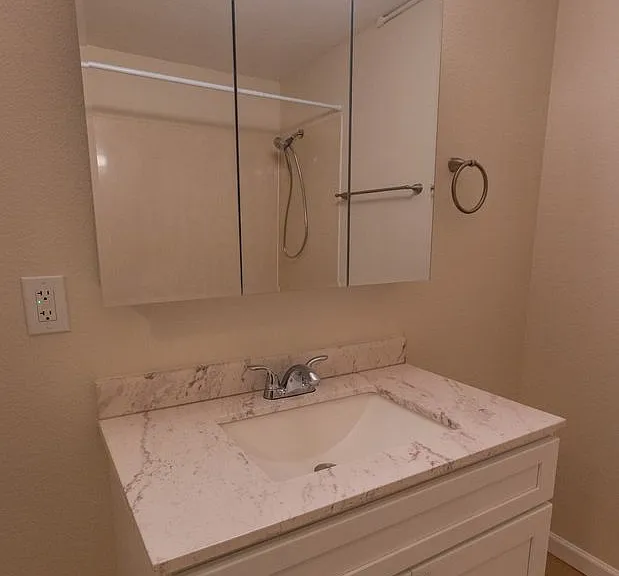 Willow Creek Apartments — Photo 25