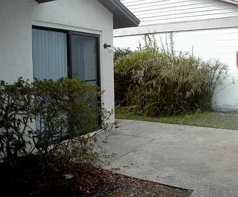 10705 Meadowglen Ln — Photo 3