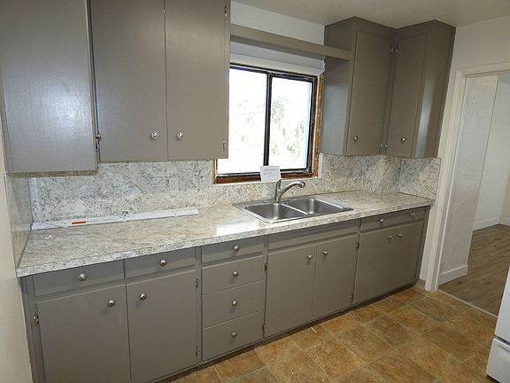 3rd image of 615 W 8th St #7