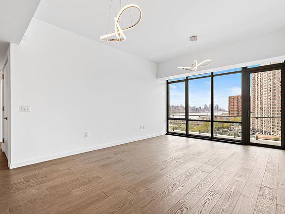 4th image of 320 Adolphus Ave APT 513