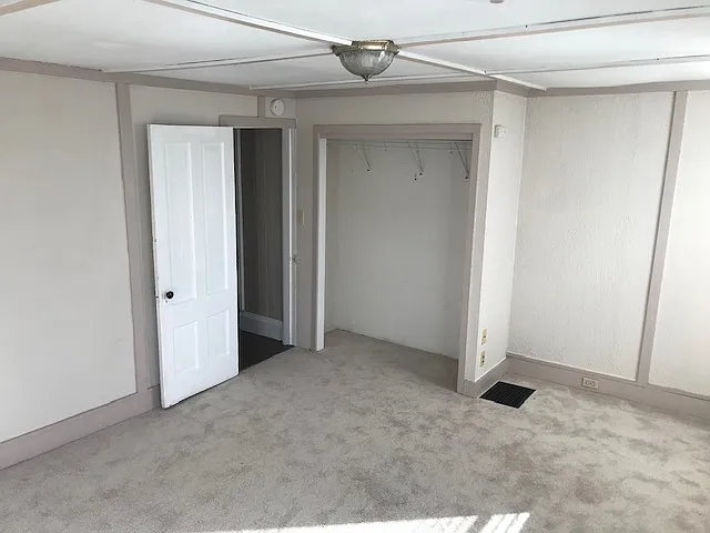 Upstairs room 1: master.