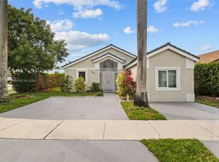 15586 SW 138th Ct, Miami, FL 33177