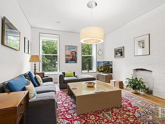 5th image of 533 Manhattan Ave