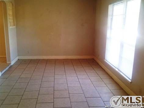 2nd image of 2401 Roseville St