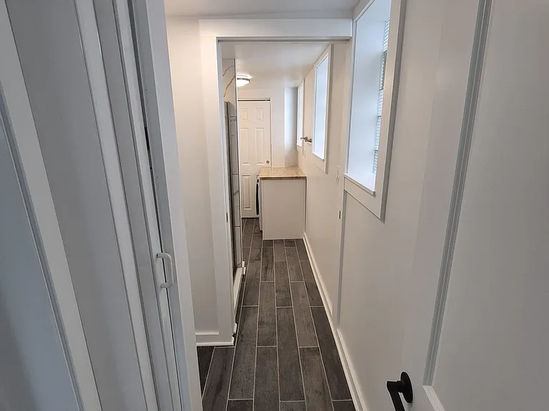 604 E Locust St — Photo 5