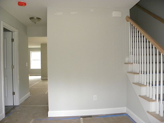 2nd image of 592 Raymond Rd