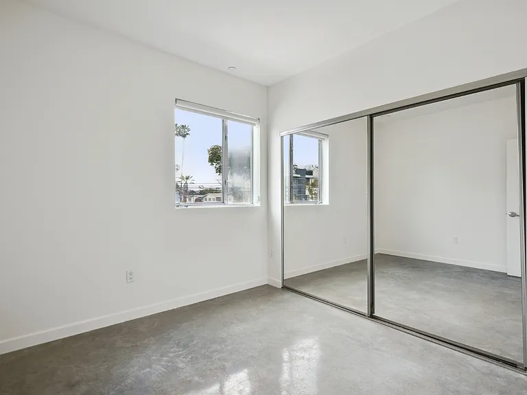 3993 Inglewood Blvd #6 — Photo 8
