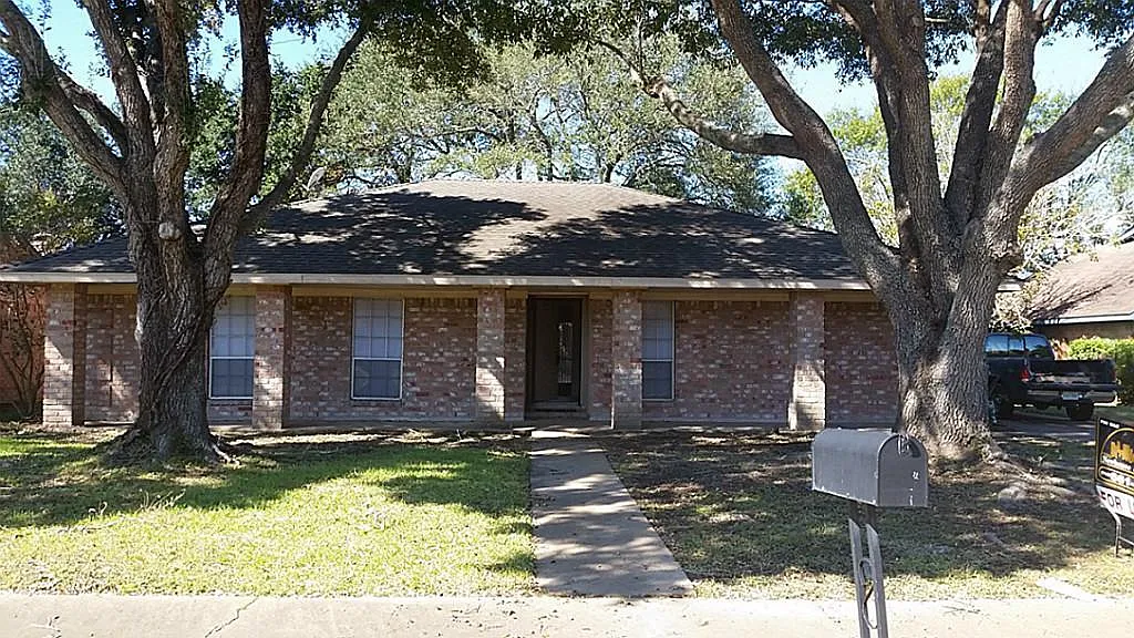 3 bed, 2.0 bath, 2012 sqft, $2,000 — Photo 1