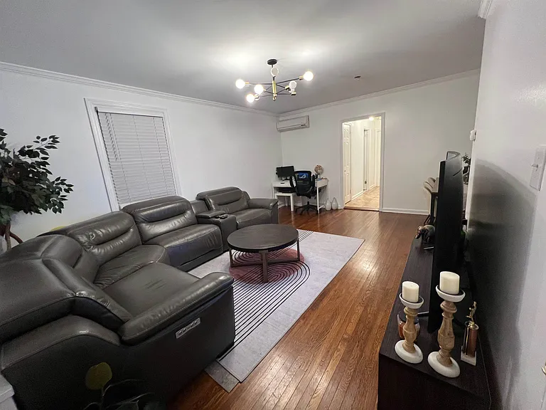 11 Beverly Pl #1 — Photo 9