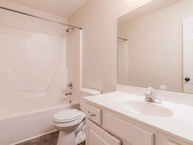 1907 Stoney Meadow Dr — Photo 13