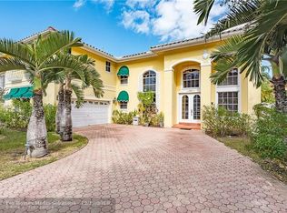 8265 NW 161st Ter, Miami Lakes, FL 33016