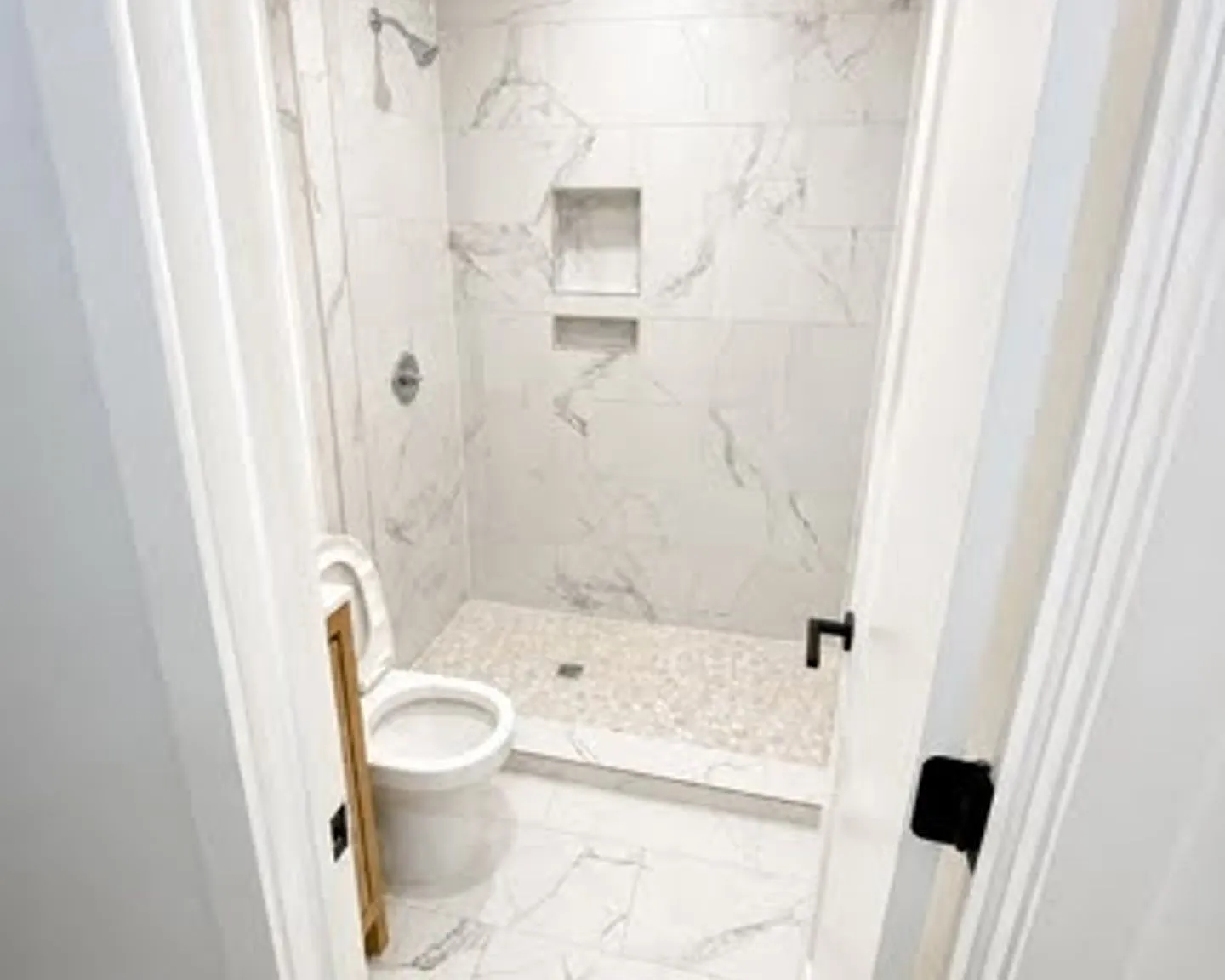 1 Bedroom Apartment Fully Renovated for Rent — Photo 4