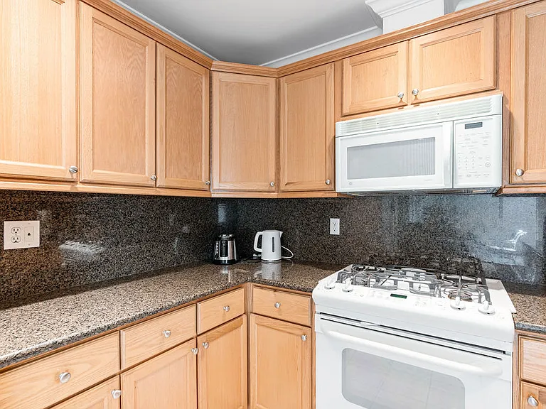 8155 Carmel Dr — Photo 22