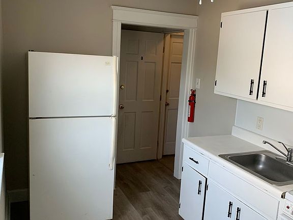 2nd image of 311 Jefferson Ave #3