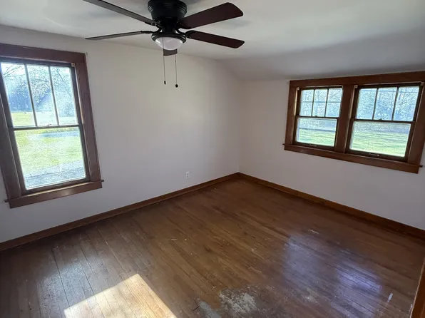 598 S Brooks Rd, Muskegon, MI 49442
