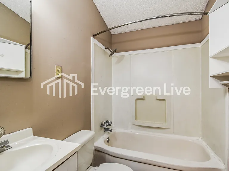 8256 Southaven Cir W — Photo 12