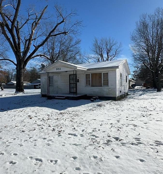 2nd image of 302 W Maple St