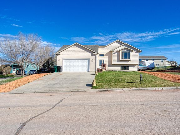 2nd image of 320 Shadow Hill Ln