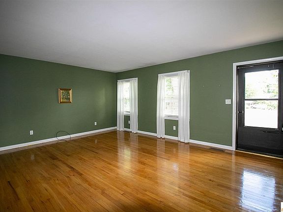 3rd image of 108 Kelly Dr