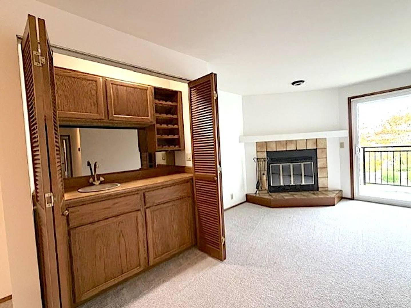 Spacious Northgate Condo Blocks from Light Rail--Move-In Bonus! — Photo 2