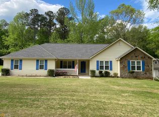 118 Strathmore Dr, Sharpsburg, GA