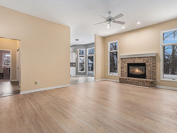 4th image of 146 Steamburg Dr