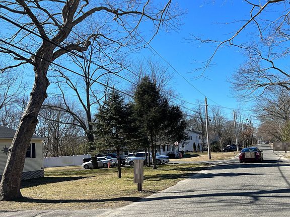 5th image of 188 Mastic Blvd
