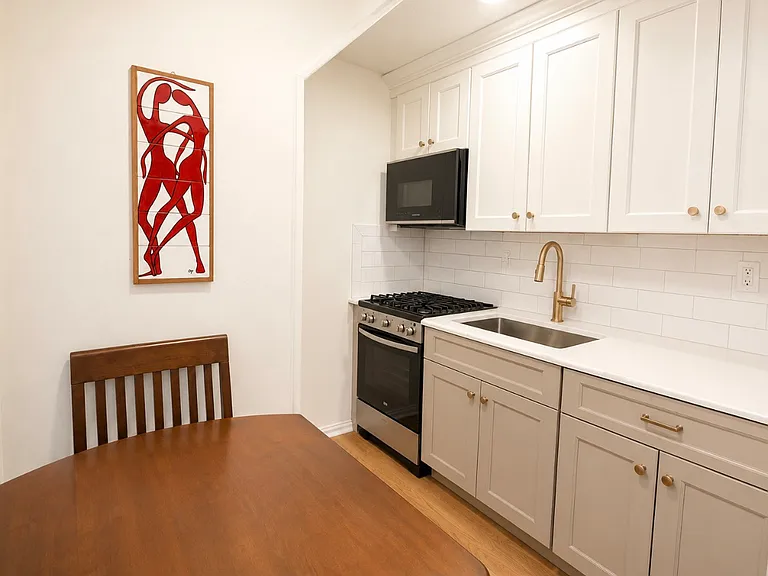 102 E Broadway #C — Photo 6