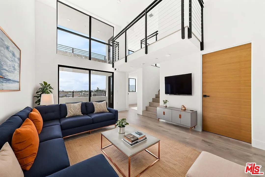 2 bed, 1.0 bath, $3,395 — Photo 1