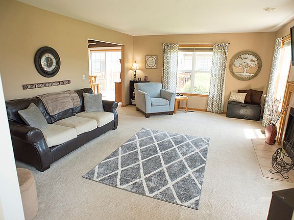 3rd image of 618 Kresswood Dr