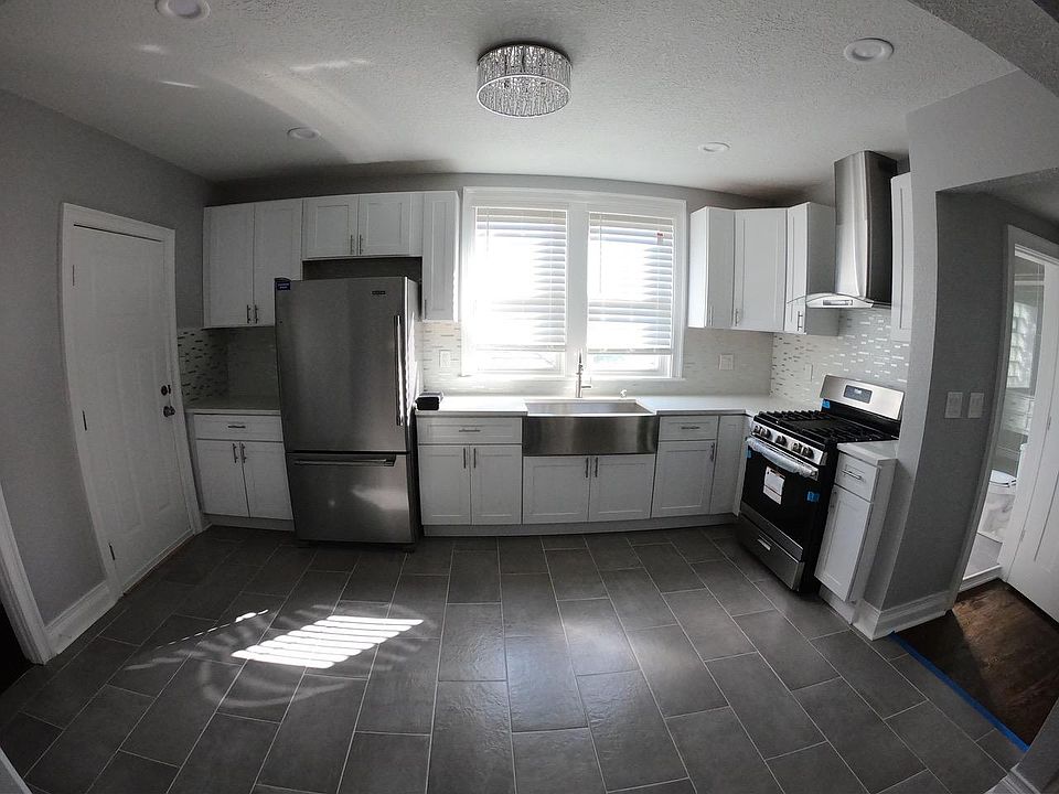1st image of 5411 W Barry Ave