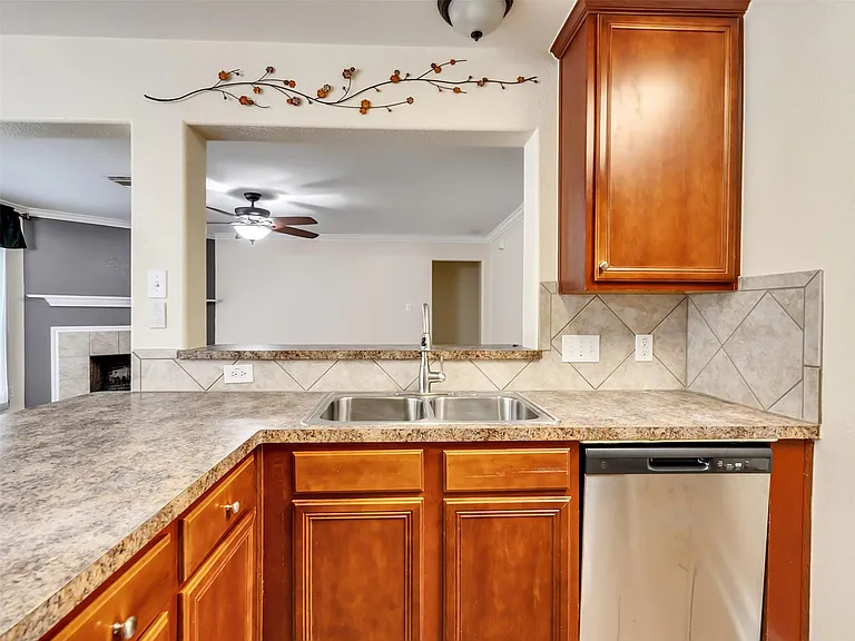4203 Keystone Trl — Photo 8
