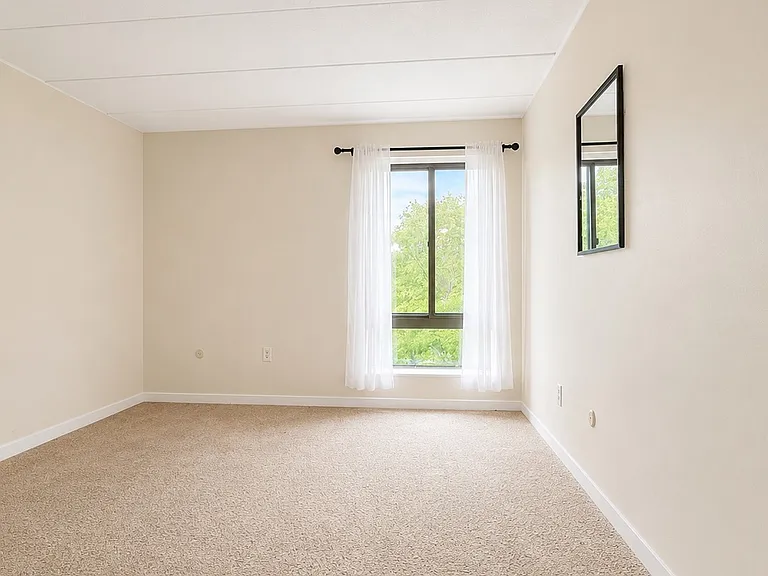 685 Main St #33 — Photo 8