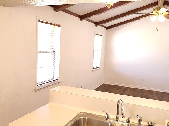 4th image of 229 Hilltop Dr