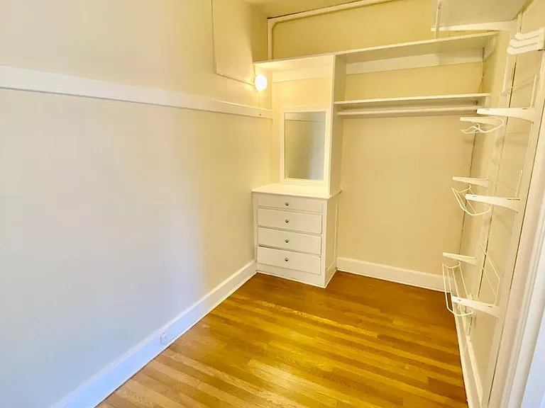 Washington Irving Apartments — Photo 8