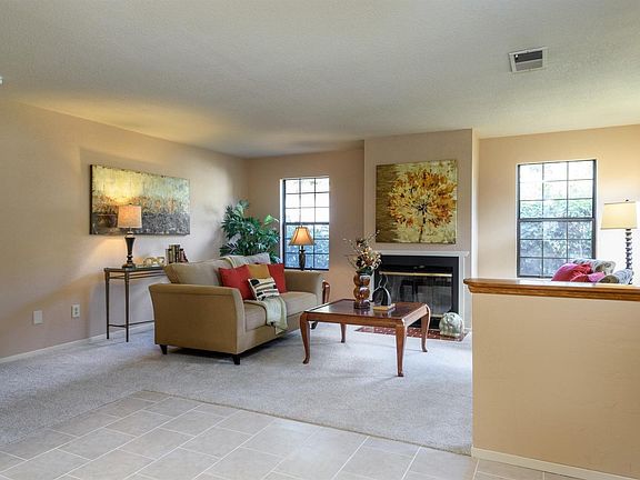 3rd image of 231 San Carlos Ave