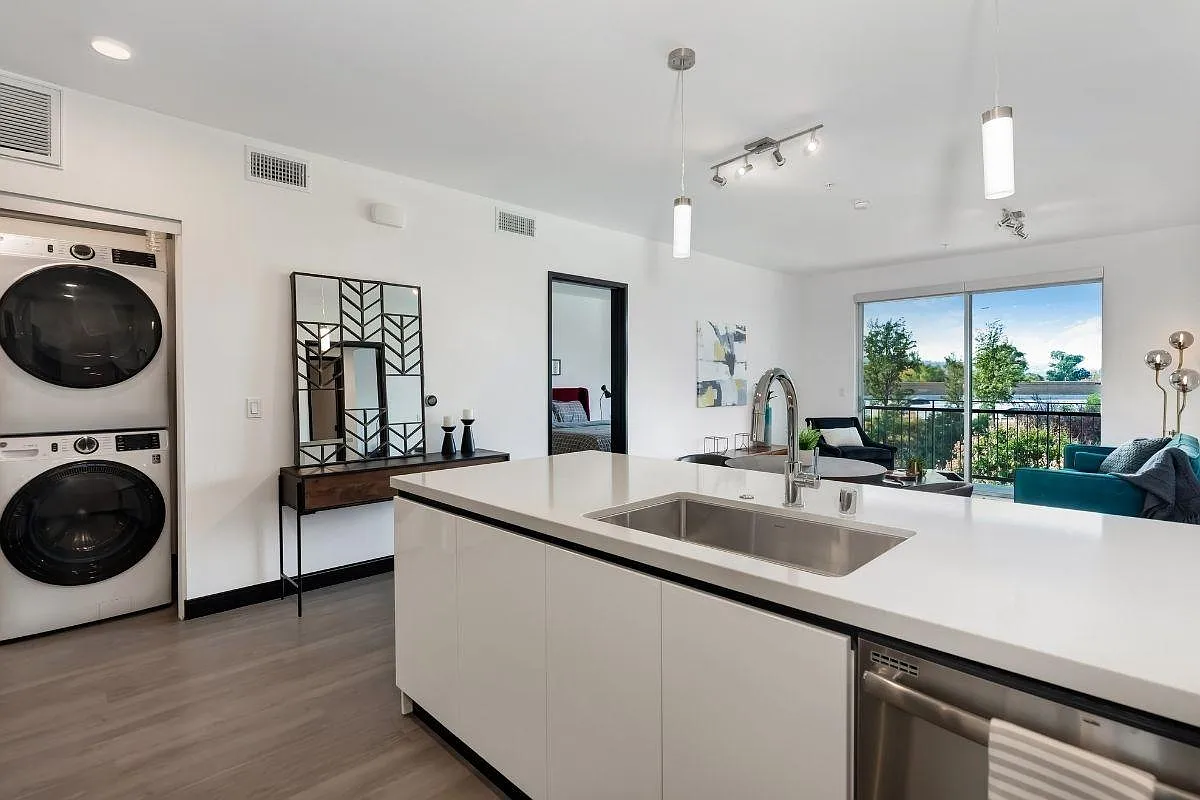 Vida Studio City — Photo 3
