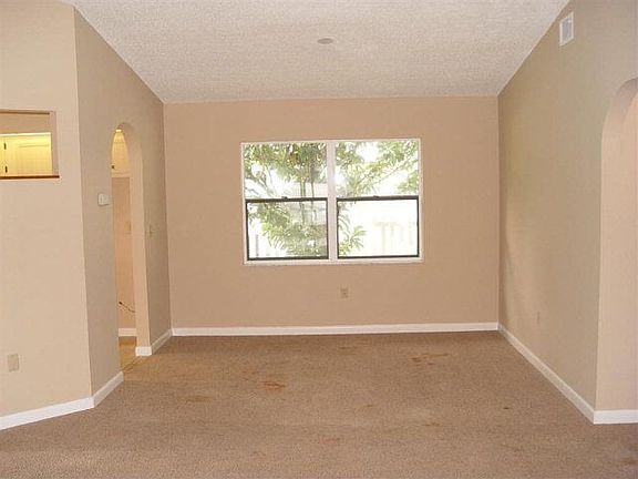 5th image of 18 Ryland Dr