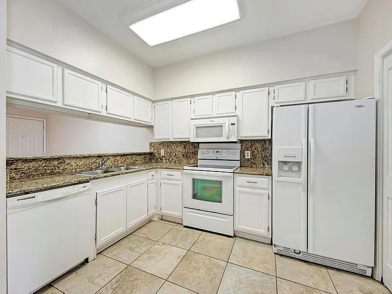 2901 San Jacinto Blvd #107 — Photo 4
